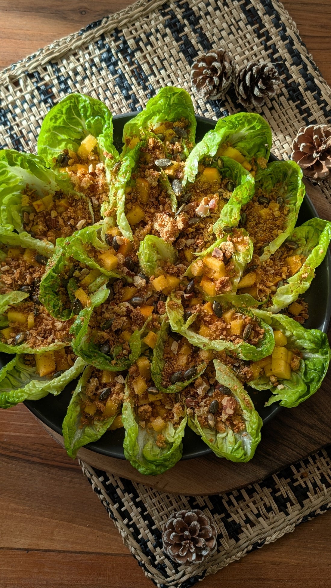 Salade Sucrine, Kaki et Granola Salé